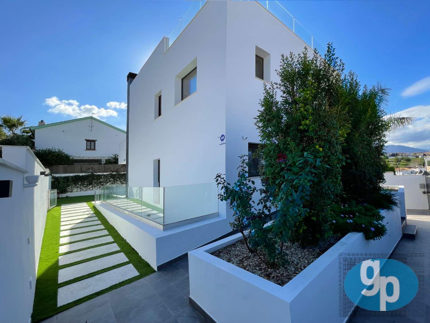 Chalet en venta en retamar