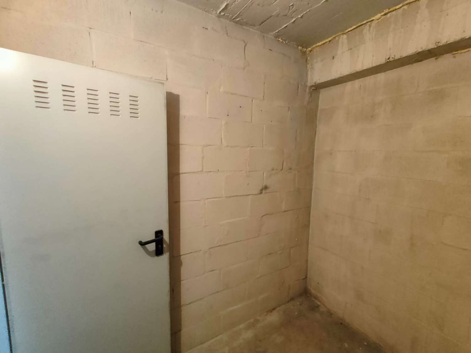 Storage room for sale in the center of town