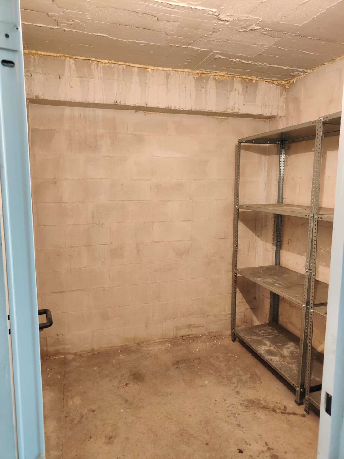 Storage room for sale in the center of town