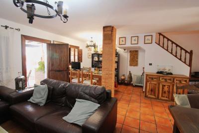 Semi-detached house for rent located in Torremolinos.