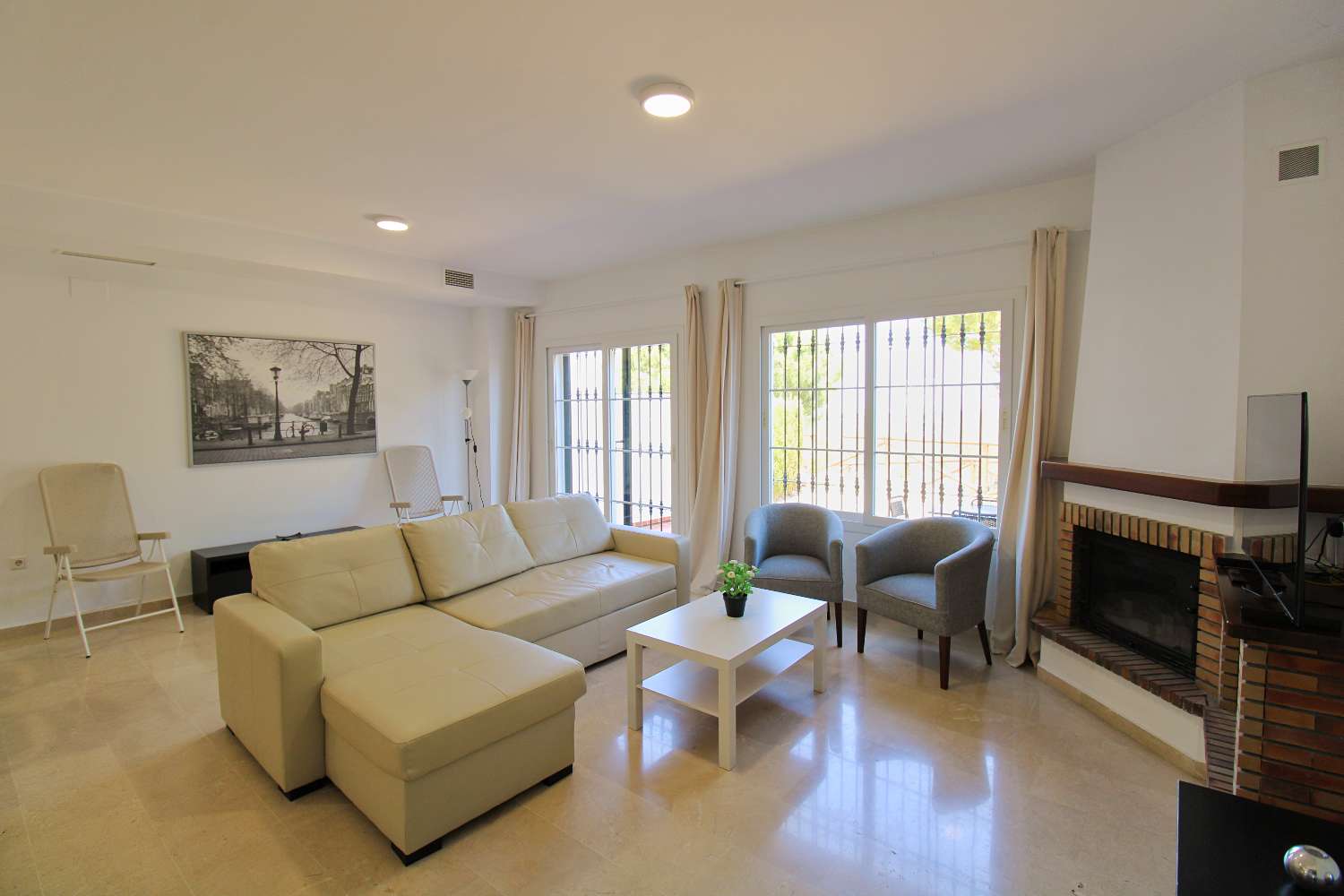 Beautiful semi-detached villa located in Lauro Golf