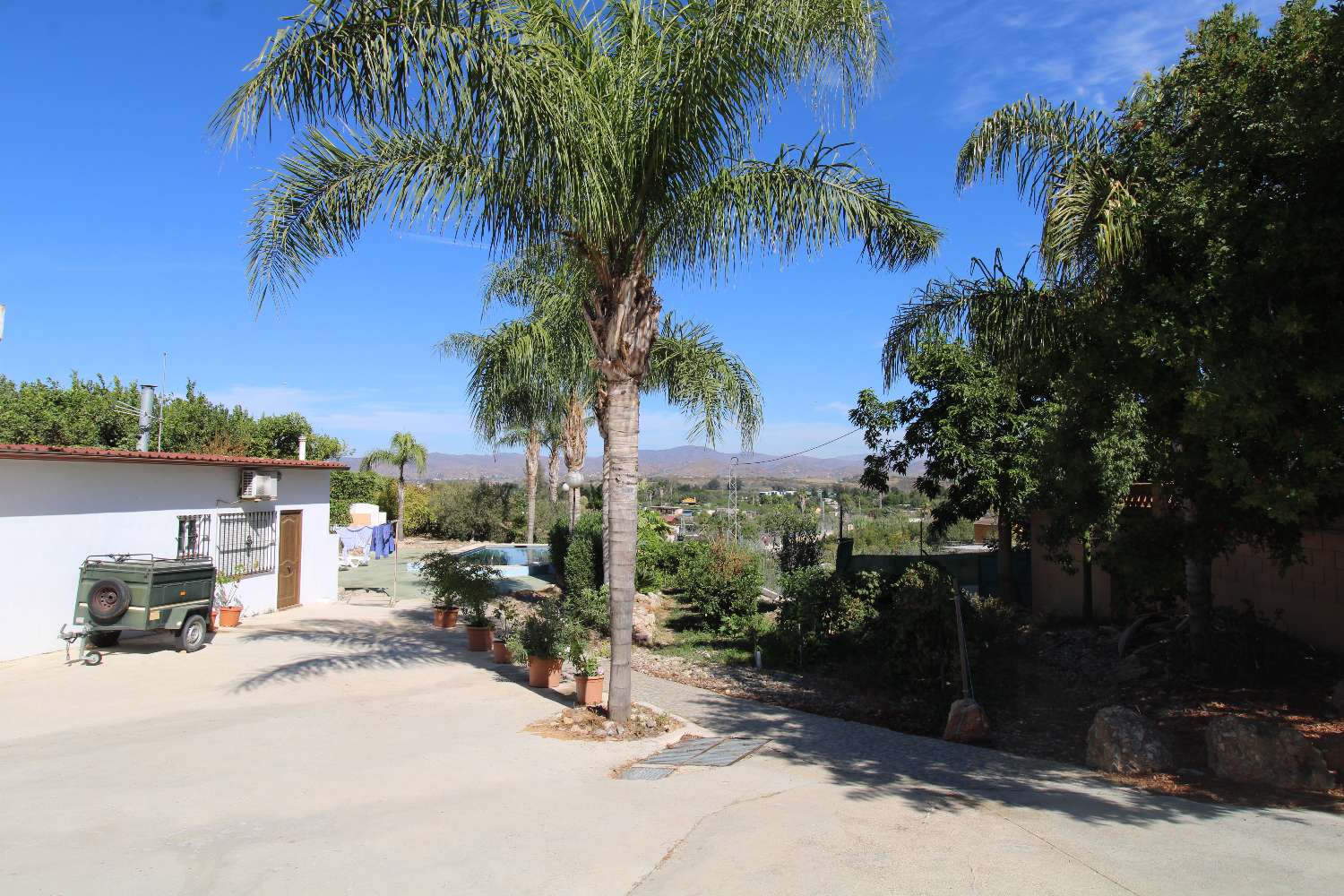 Casa pareada con gran terraza