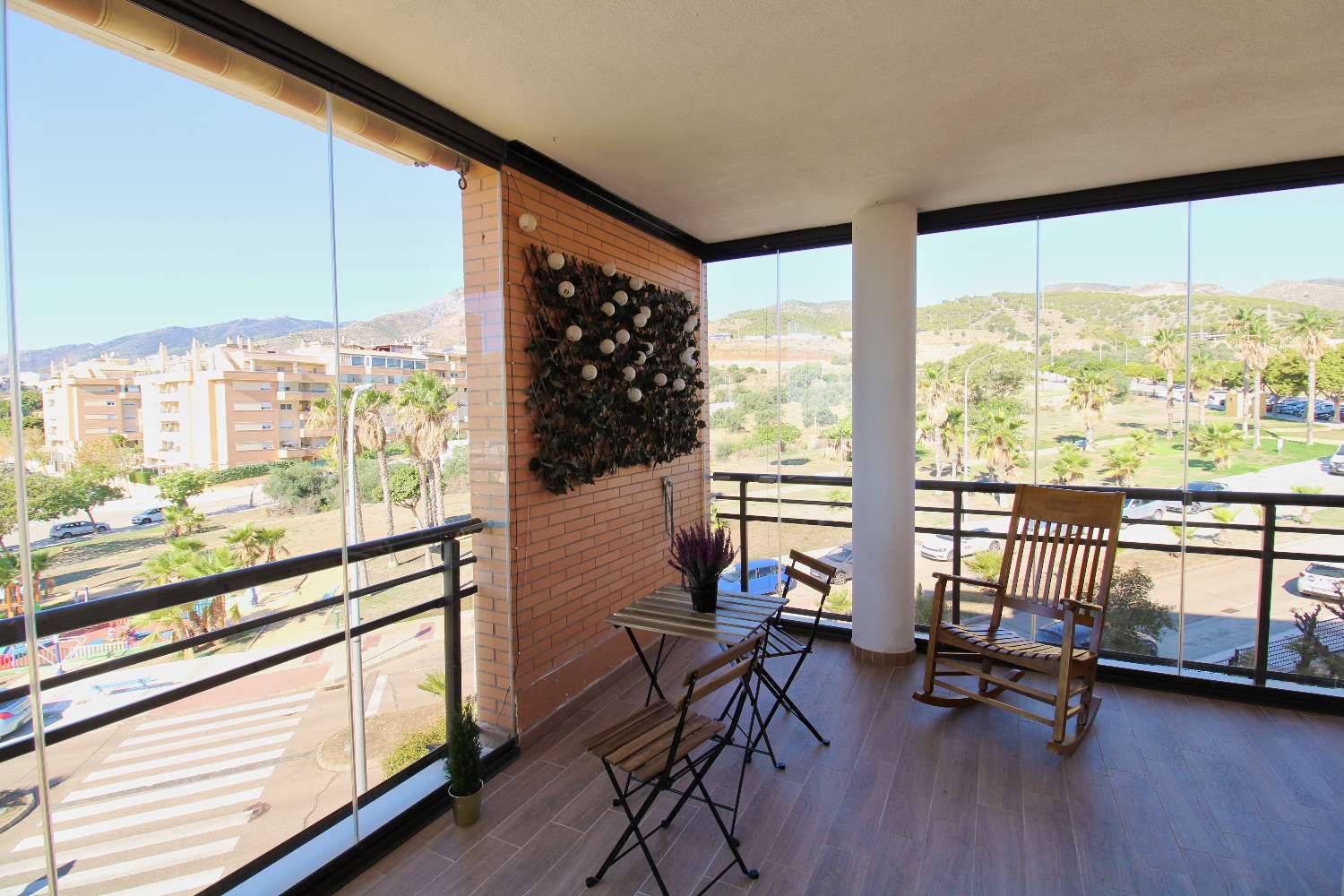 Impressionnant appartement avec grande terrasse d'angle avec vue sur la mer