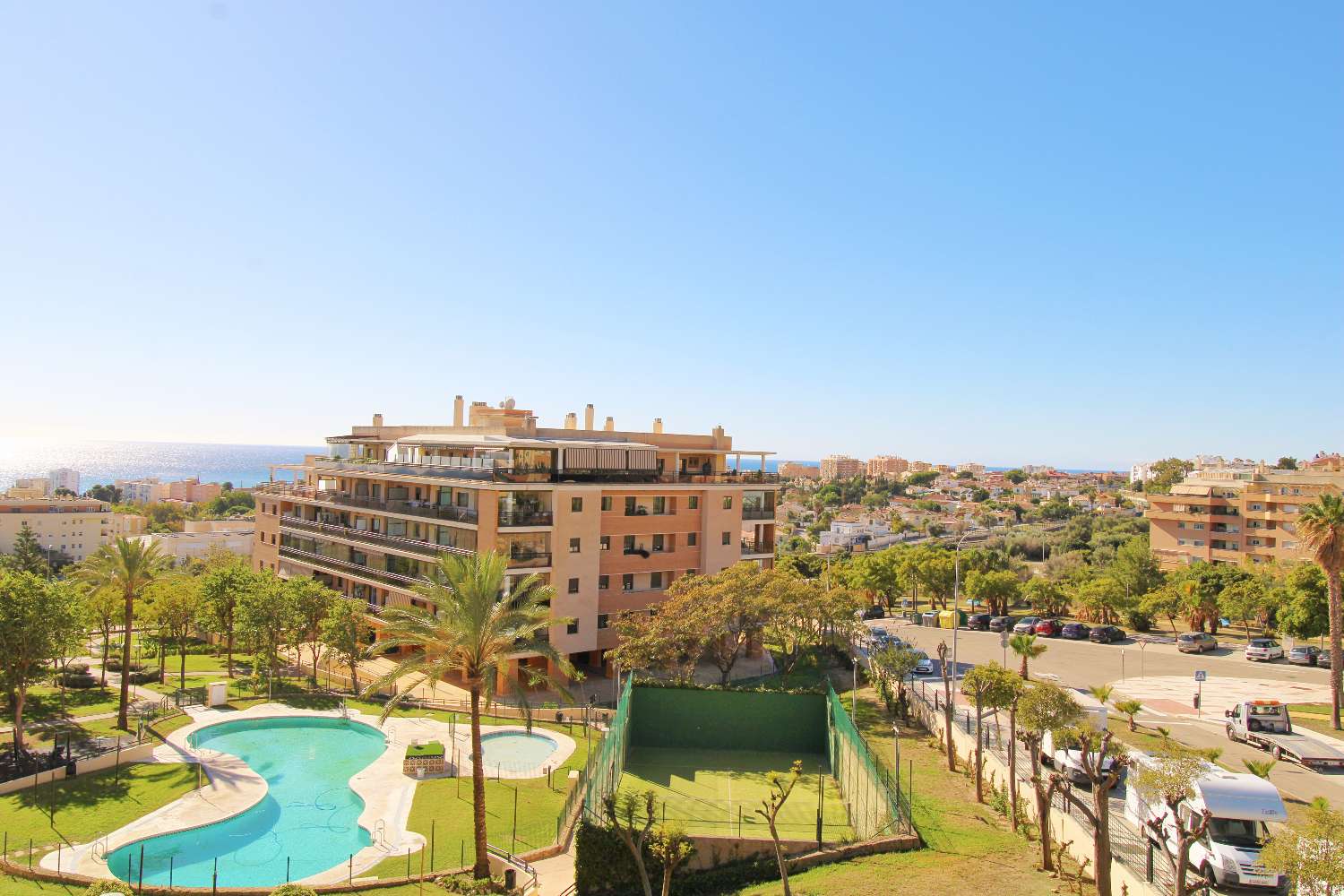 Impressionnant appartement avec grande terrasse d'angle avec vue sur la mer