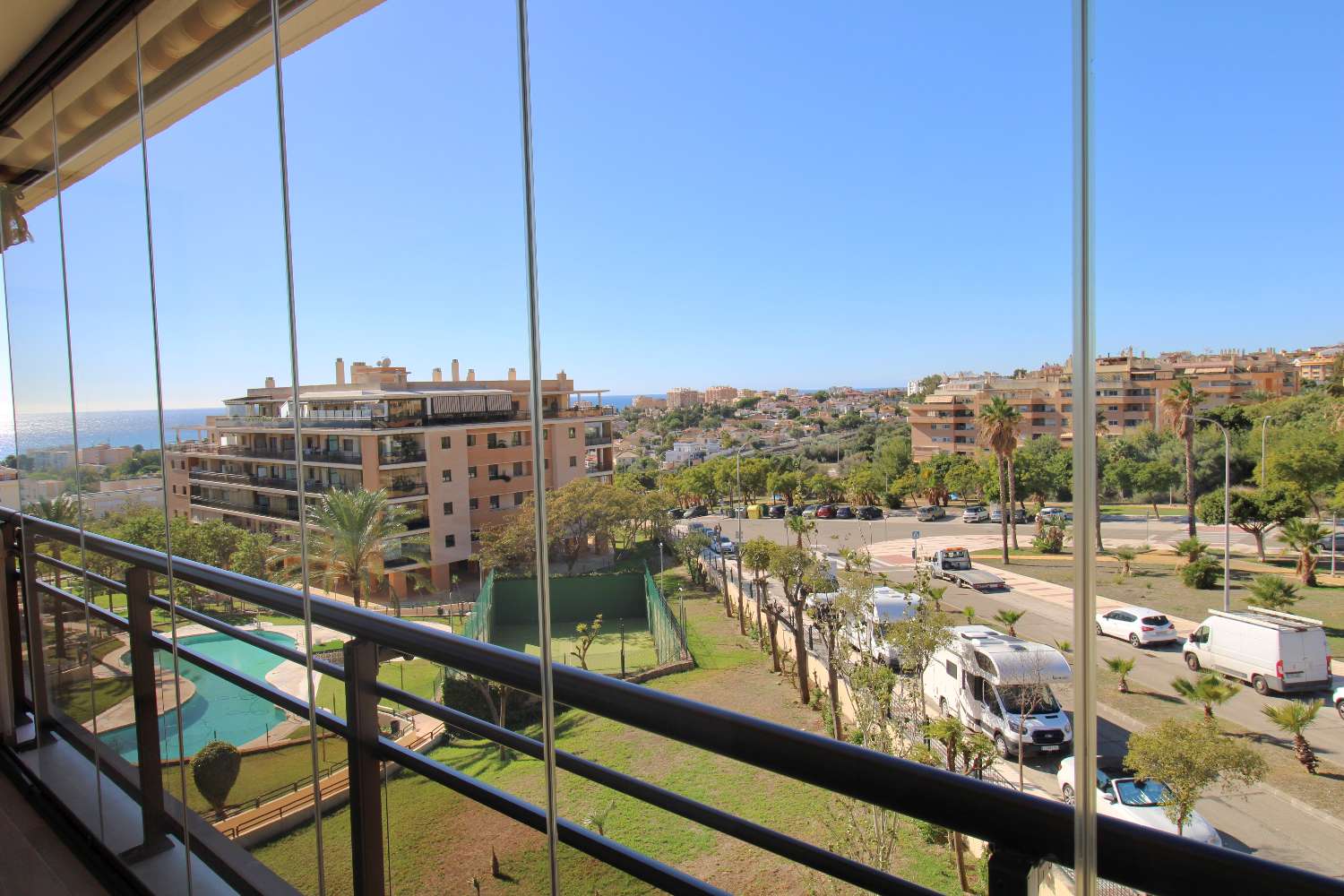 Impressionnant appartement avec grande terrasse d'angle avec vue sur la mer