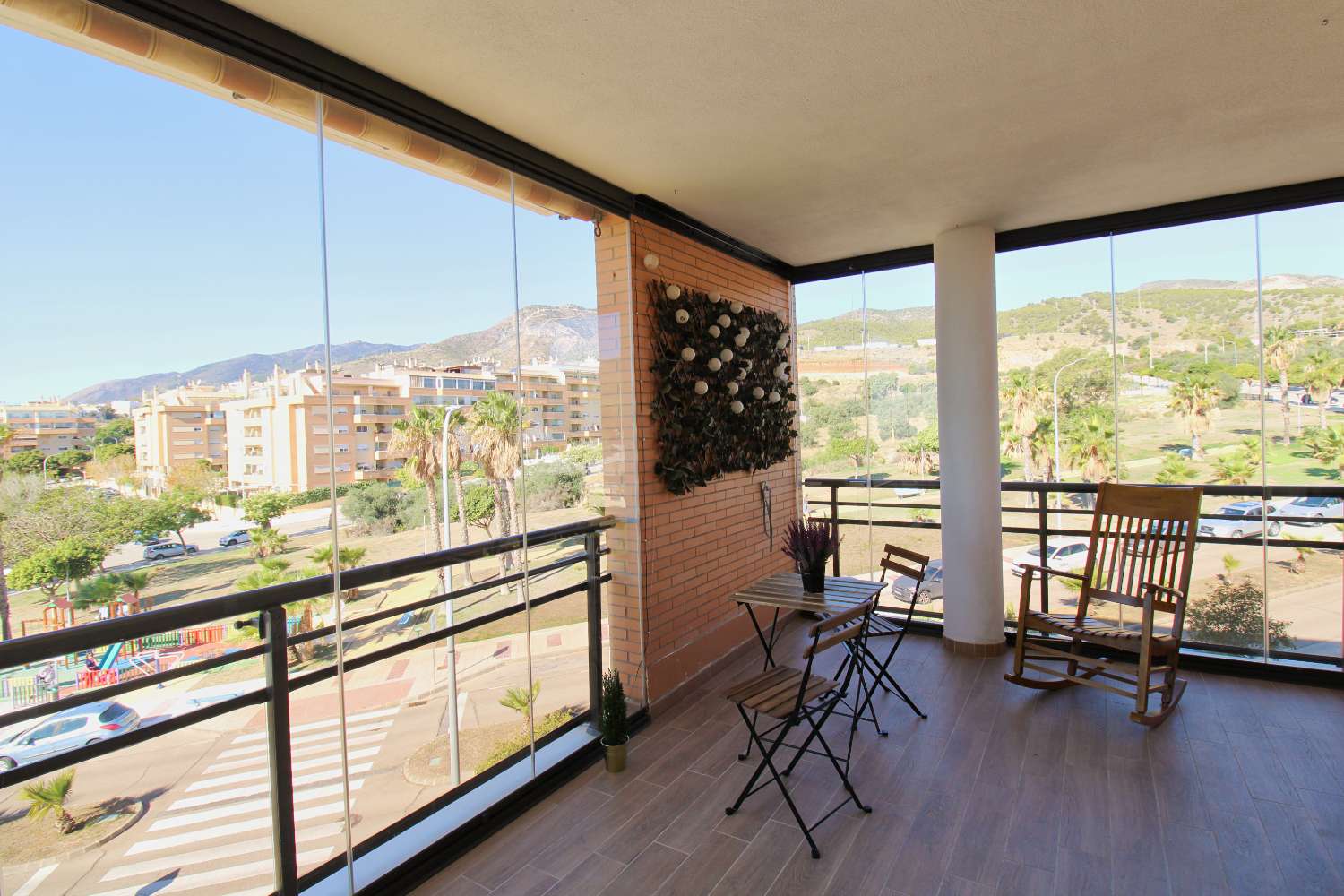 Impressionnant appartement avec grande terrasse d'angle avec vue sur la mer