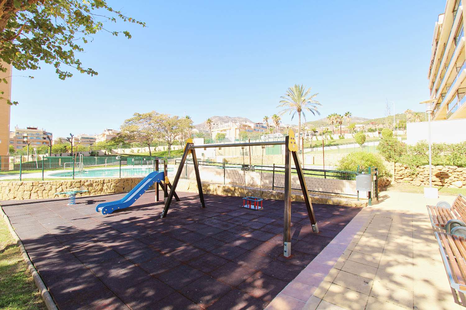 Impressionnant appartement avec grande terrasse d'angle avec vue sur la mer