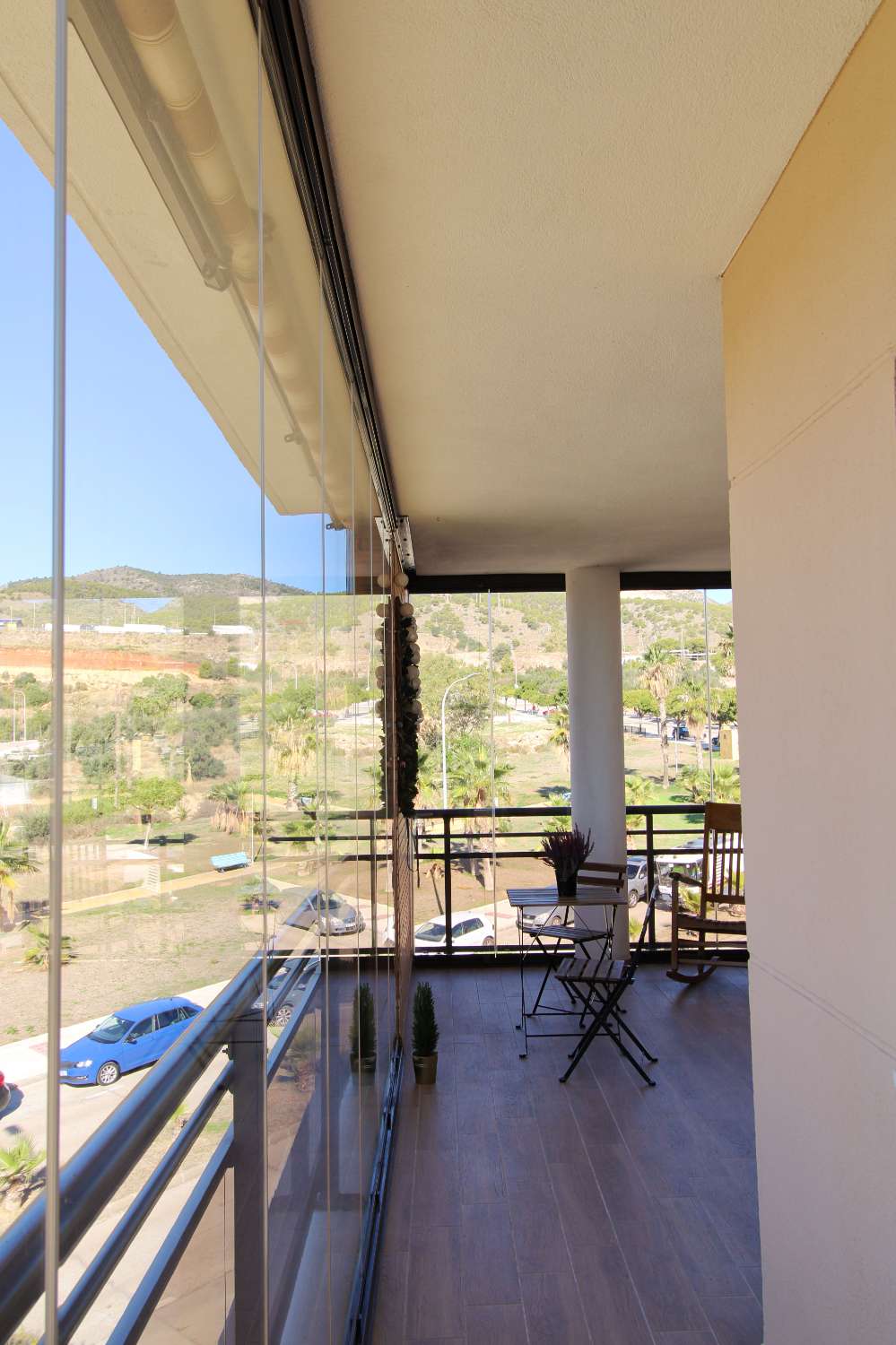 Beeindruckende Wohnung mit großer Eckterrasse mit Meerblick