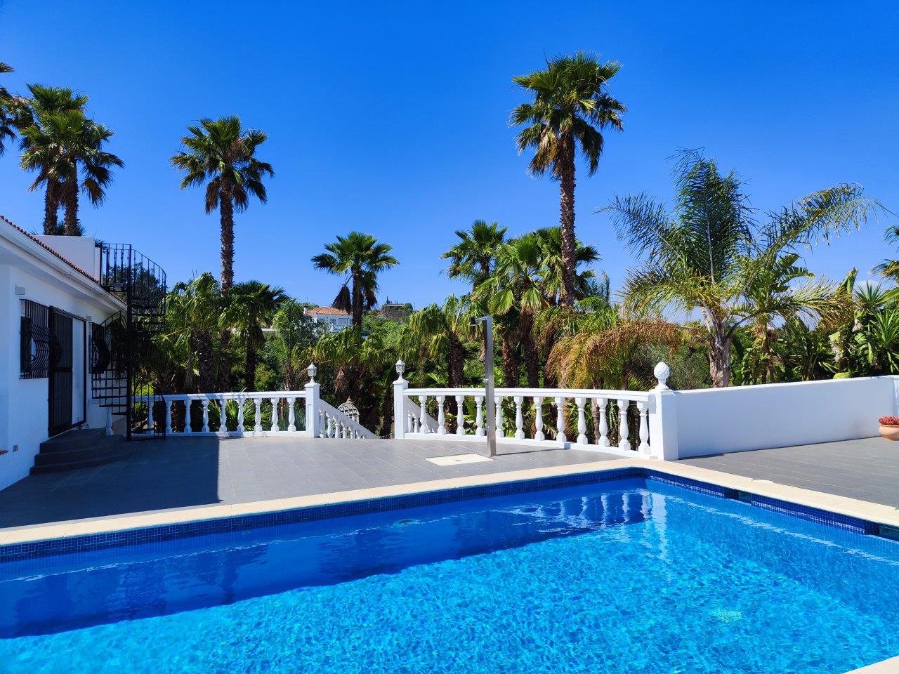 Fantastische einstöckige Villa mit herrlichem Blick auf das Tal und das Meer