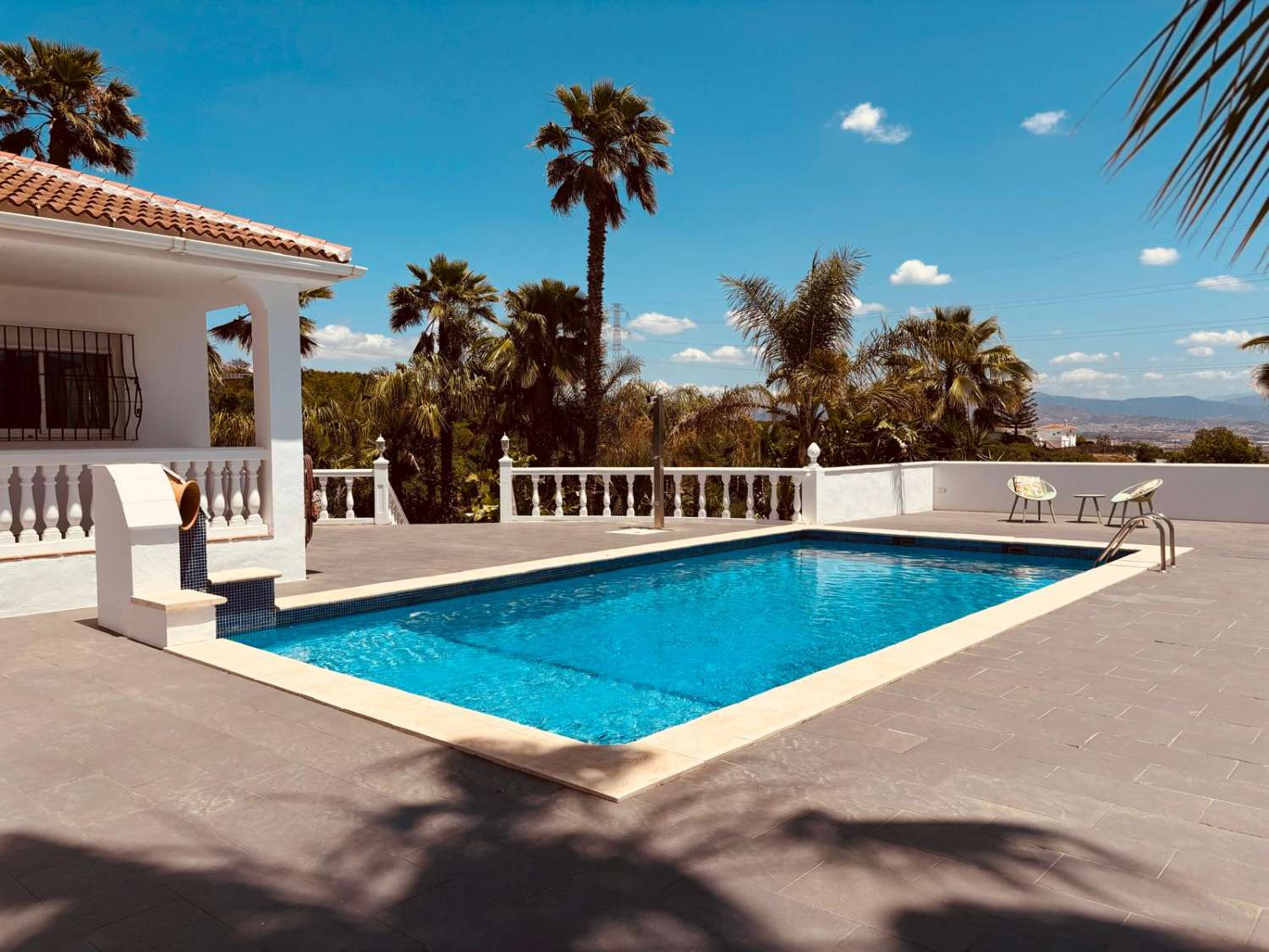 Fantastische einstöckige Villa mit herrlichem Blick auf das Tal und das Meer