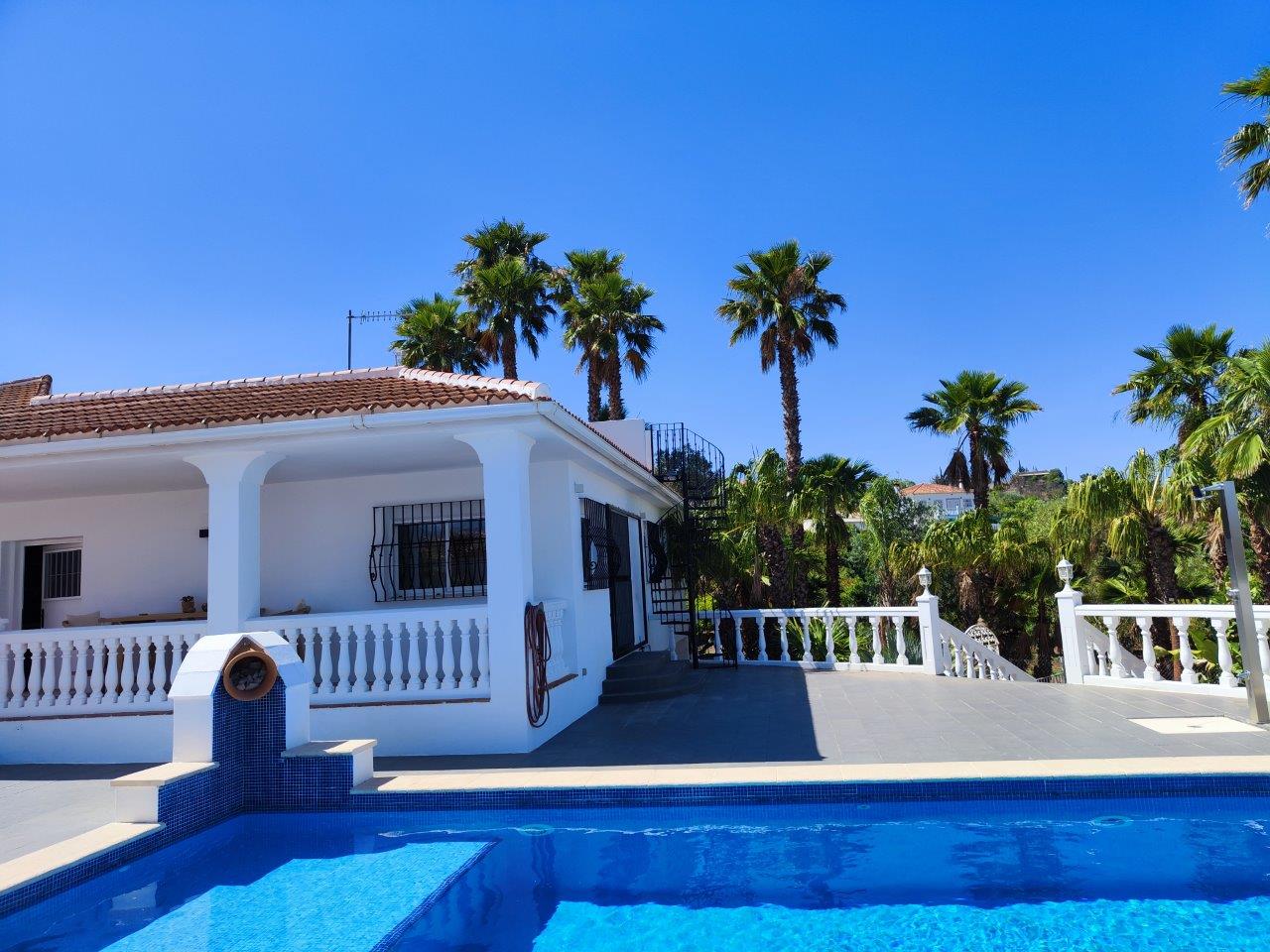 Fantastische einstöckige Villa mit herrlichem Blick auf das Tal und das Meer