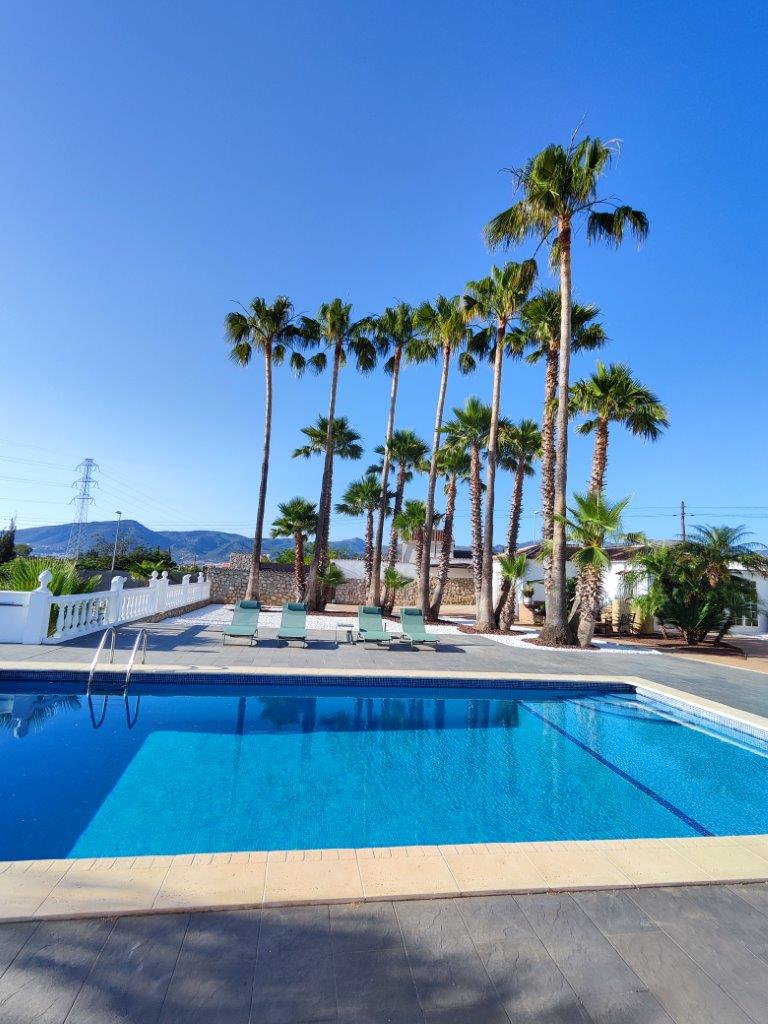 Fantastische einstöckige Villa mit herrlichem Blick auf das Tal und das Meer