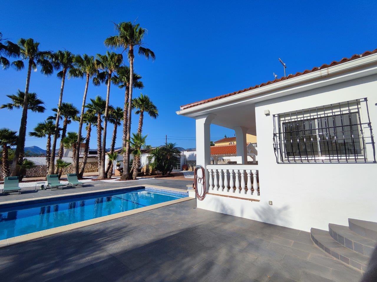 Fantastische einstöckige Villa mit herrlichem Blick auf das Tal und das Meer