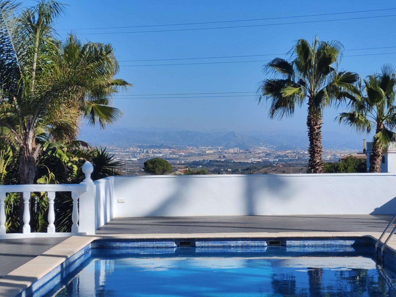 Fantastische einstöckige Villa mit herrlichem Blick auf das Tal und das Meer