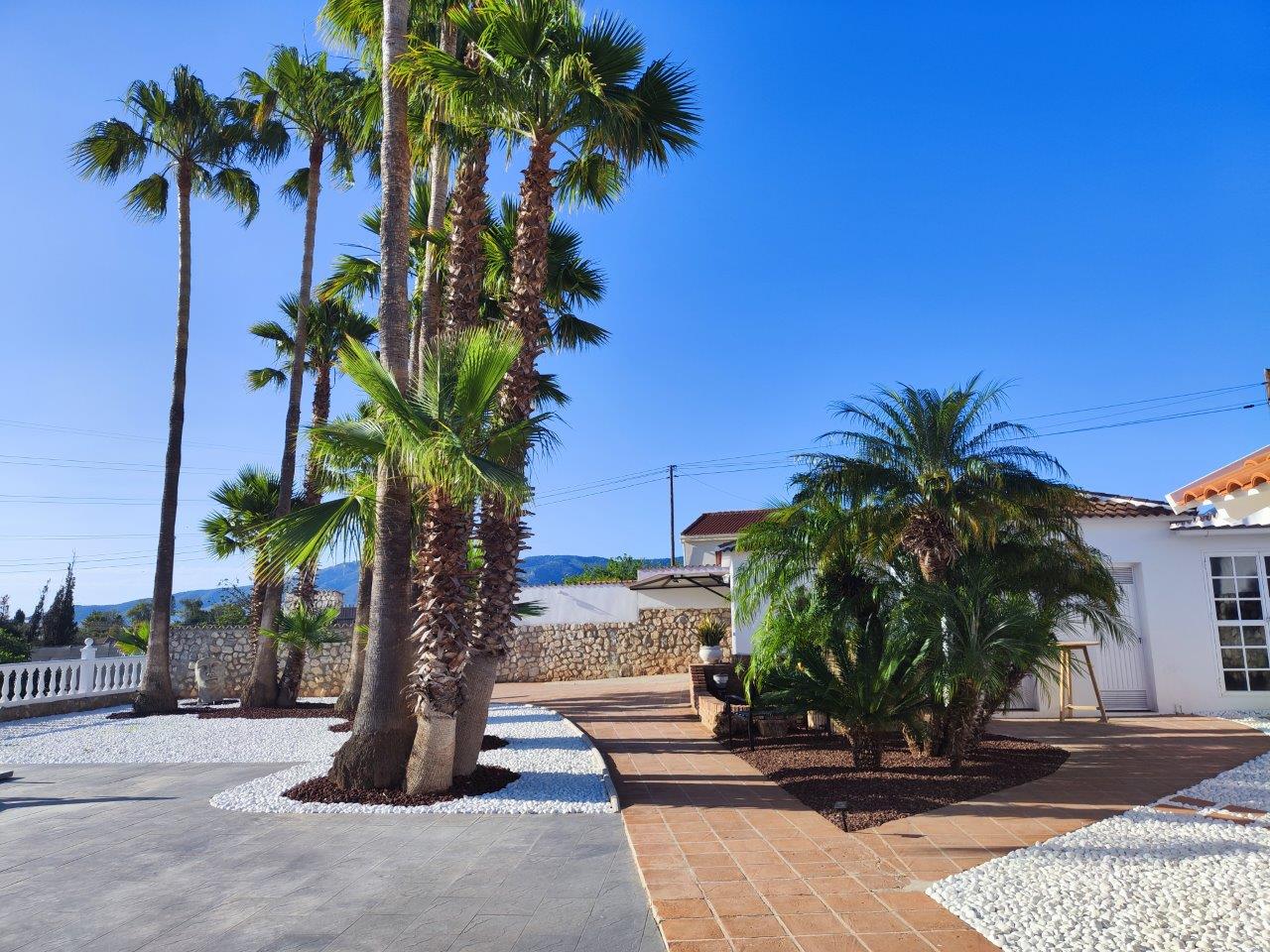 Fantastische einstöckige Villa mit herrlichem Blick auf das Tal und das Meer