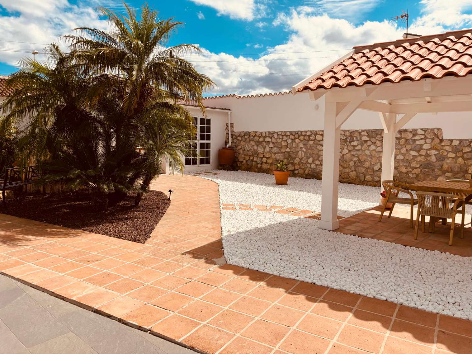 Fantastische einstöckige Villa mit herrlichem Blick auf das Tal und das Meer