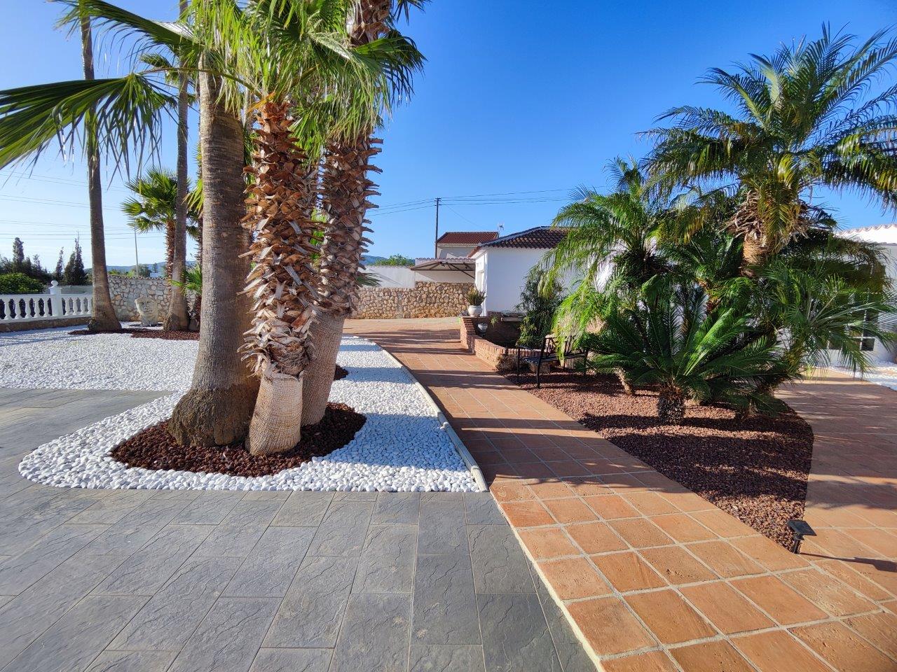 Fantastische einstöckige Villa mit herrlichem Blick auf das Tal und das Meer