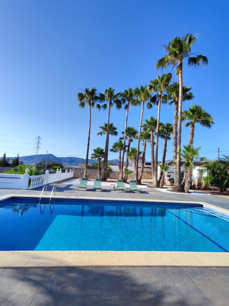 Fantastische einstöckige Villa mit herrlichem Blick auf das Tal und das Meer