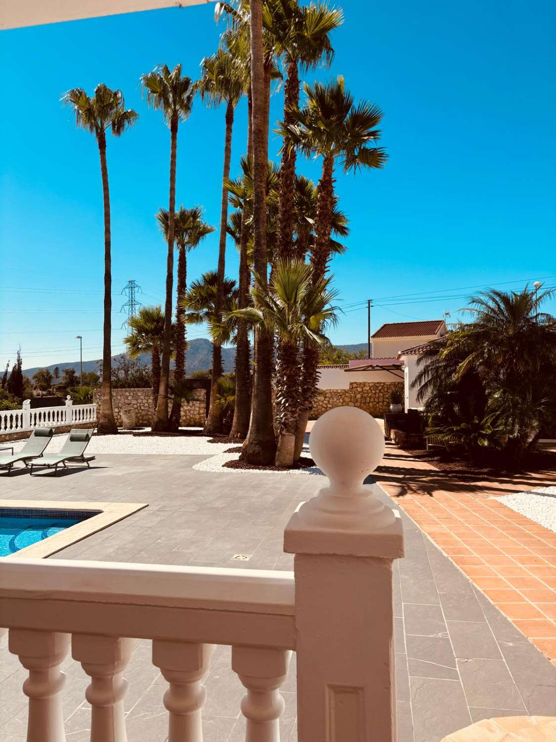 Fantastische einstöckige Villa mit herrlichem Blick auf das Tal und das Meer