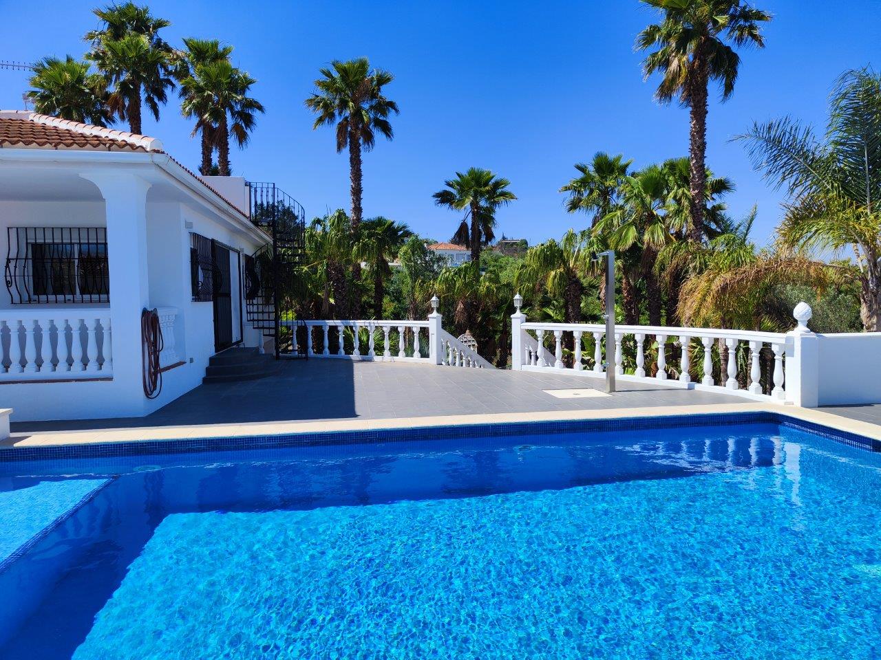 Fantastische einstöckige Villa mit herrlichem Blick auf das Tal und das Meer