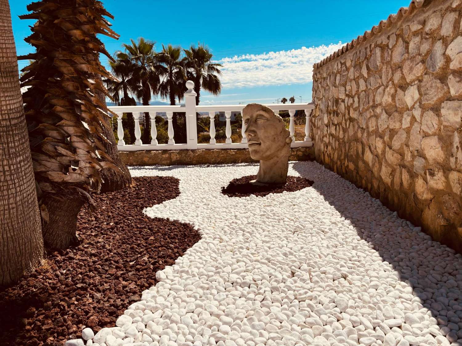 Fantastische einstöckige Villa mit herrlichem Blick auf das Tal und das Meer