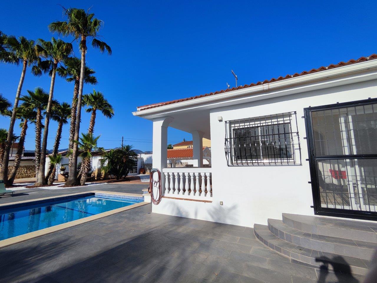 Fantastica Villa en una planta con Impresionantes vistas al valle y al mar