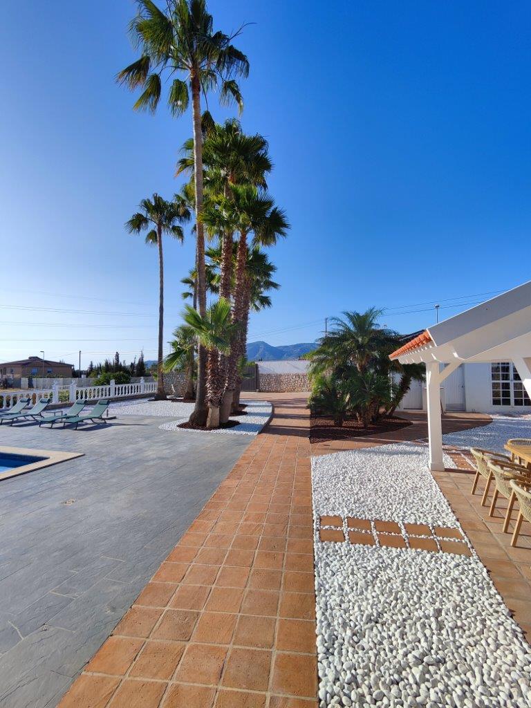 Fantastische einstöckige Villa mit herrlichem Blick auf das Tal und das Meer