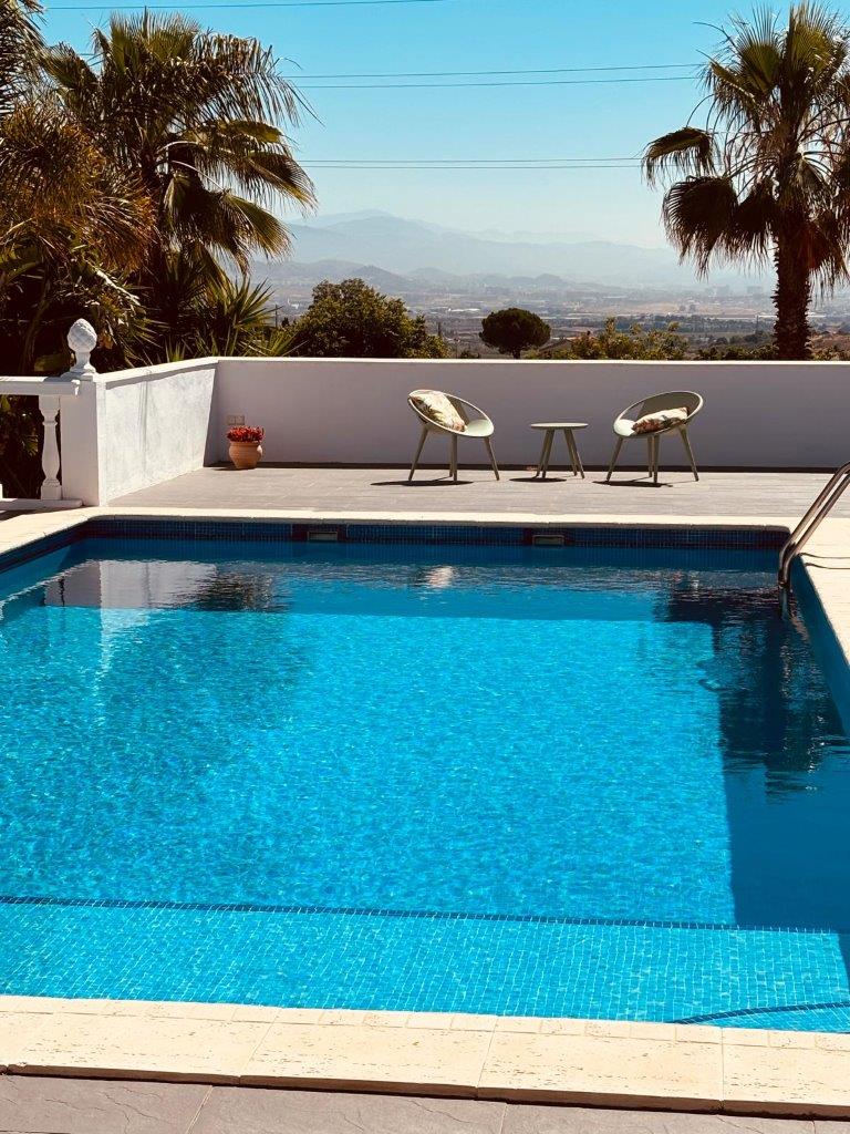 Fantastische einstöckige Villa mit herrlichem Blick auf das Tal und das Meer