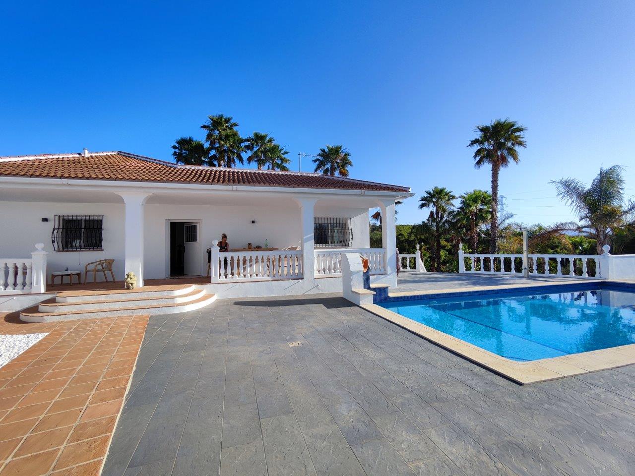 Fantastische einstöckige Villa mit herrlichem Blick auf das Tal und das Meer