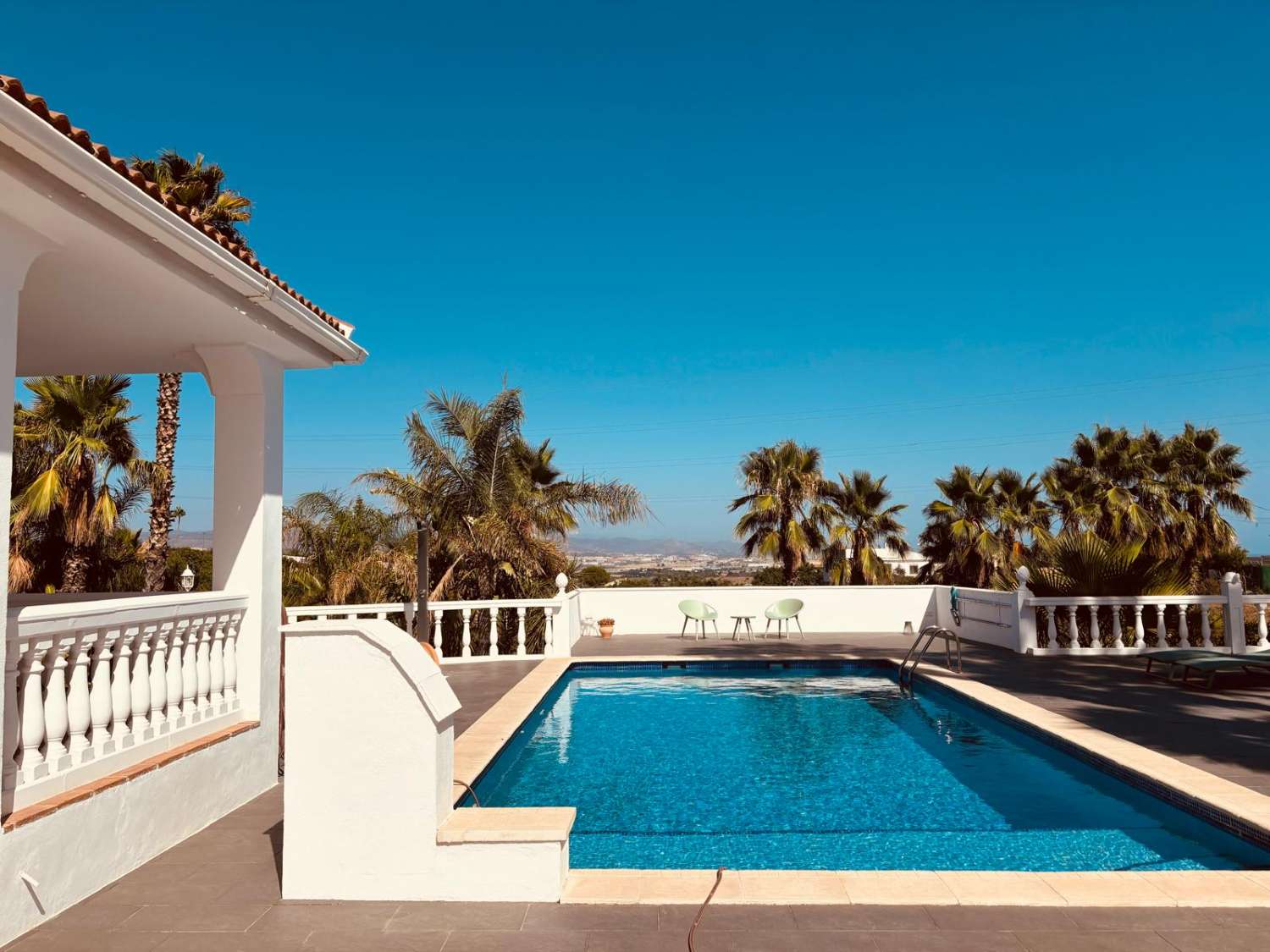 Fantastische einstöckige Villa mit herrlichem Blick auf das Tal und das Meer