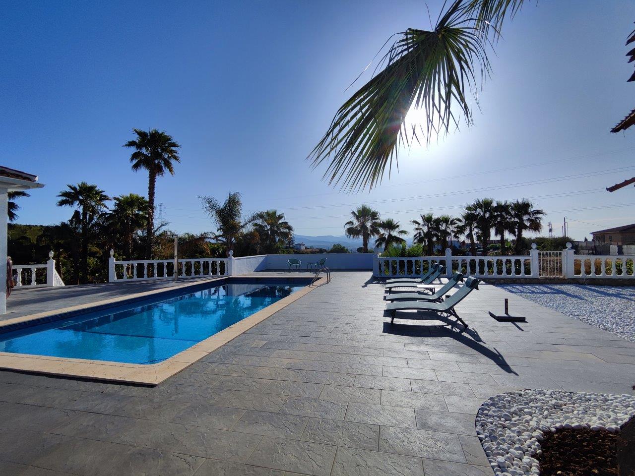 Fantastische einstöckige Villa mit herrlichem Blick auf das Tal und das Meer