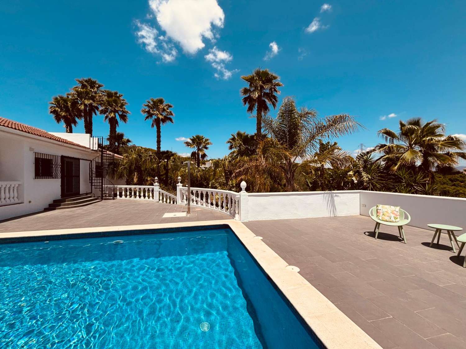 Fantastische einstöckige Villa mit herrlichem Blick auf das Tal und das Meer